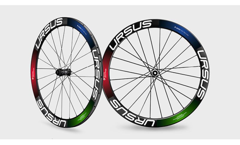 URSUS E TEAM TOTAL DIRECT ENERGIE, RUOTE SPECIALI PER CELEBRARE IL  RINASCIMENTO DEL CICLISMO