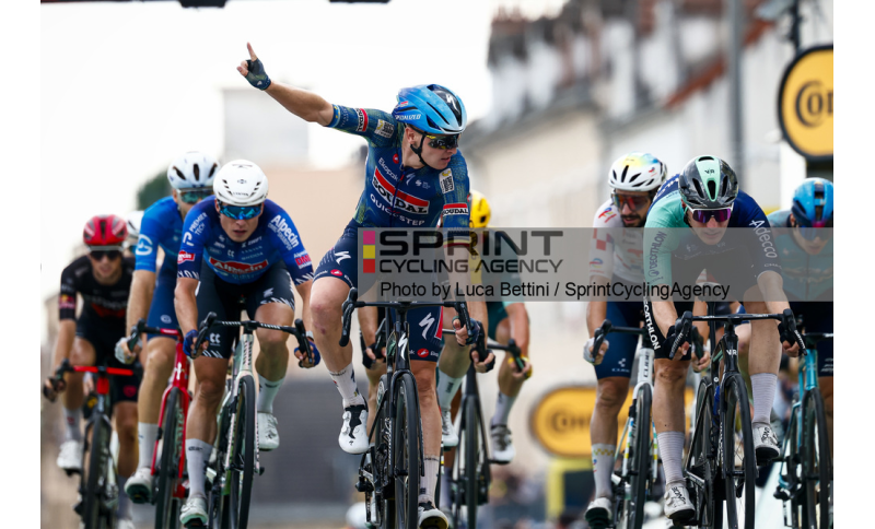 Tim Merlier sprints to Tour de France hat-trick on stage 12